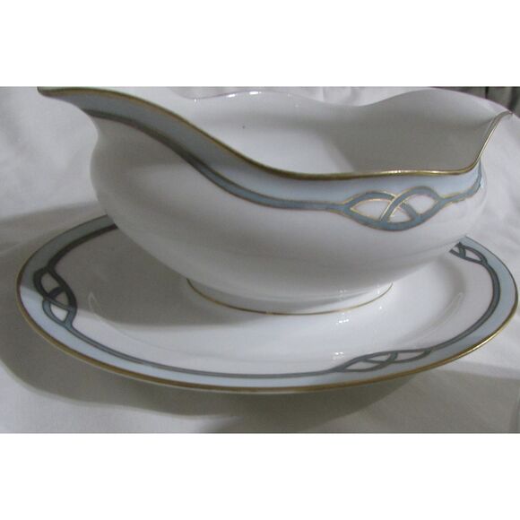 Meito China serving pieces covered dish and gravy boat with under plate Helena - Picture 4 of 9